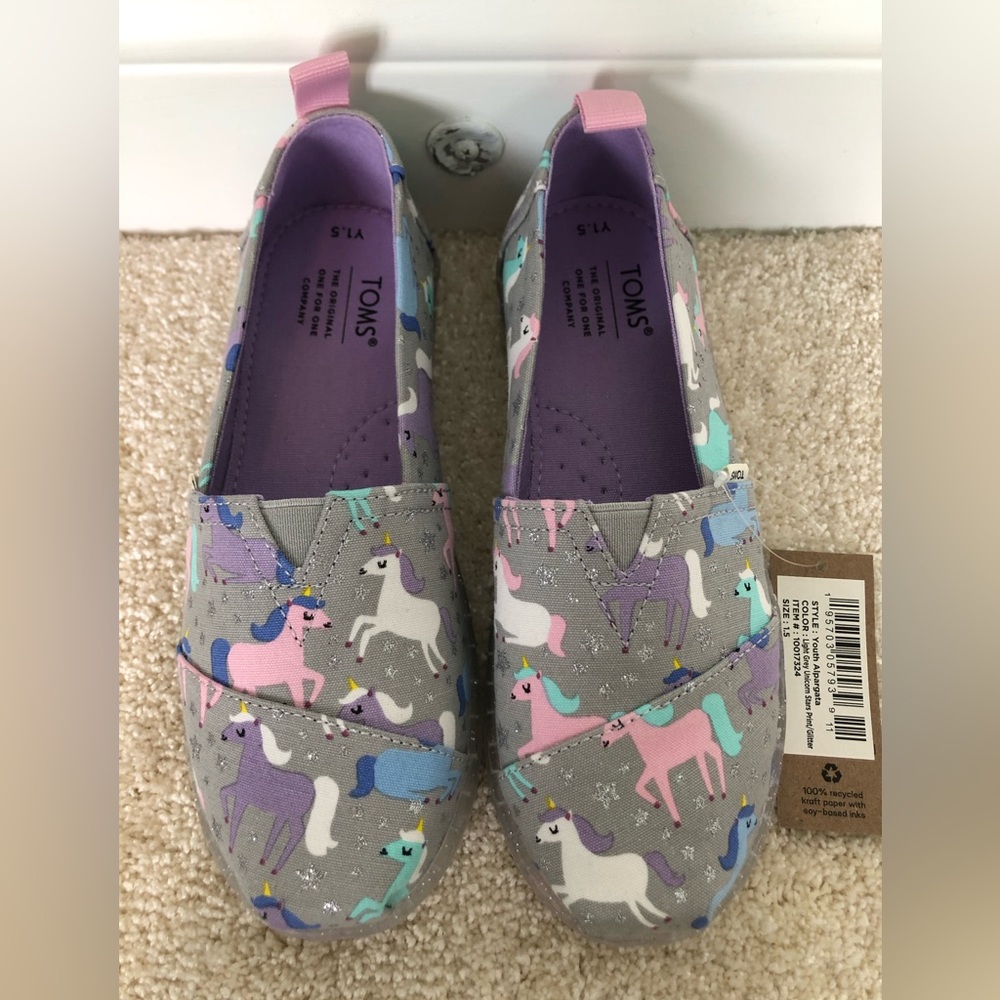 NWT TOMS Youth Alpargata in Size 1.5 in Light Grey Unicorn Stars Print/Glitter